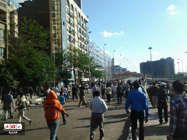 قوات الأمن تهاجم المتظاهرين و تسيطر على الأوضاع بشكل جزئي