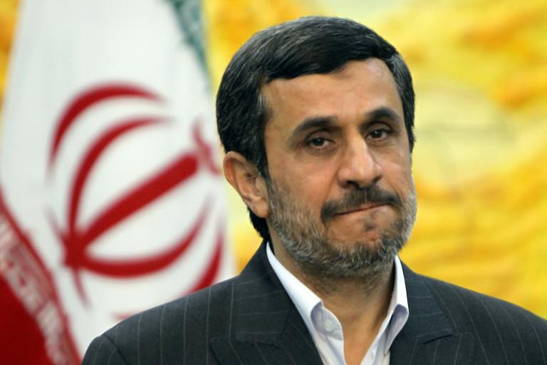 بعد استبعاده.. خامنئي لـ”نجاد”: سأقوم بتغطيس رأسك في الماء واعتقالك