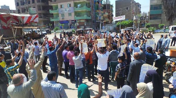 الاعتداء على وقفة بشبين القناطر وأنباء عن وقوع إصابات