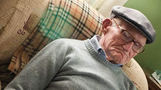 دراسة: الخمول لدى كبار السن يمكن أن يعني تقلصًا في أدمغتهم