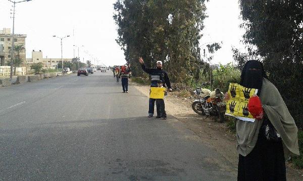 سلسلة بشرية لثوار “كفر سعد” بدمياط للتنديد بالانقلاب