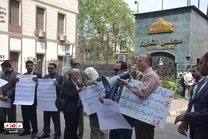 وقفة للأطباء أمام الشورى للمطالبة بإقرار الكادر في الموازنة