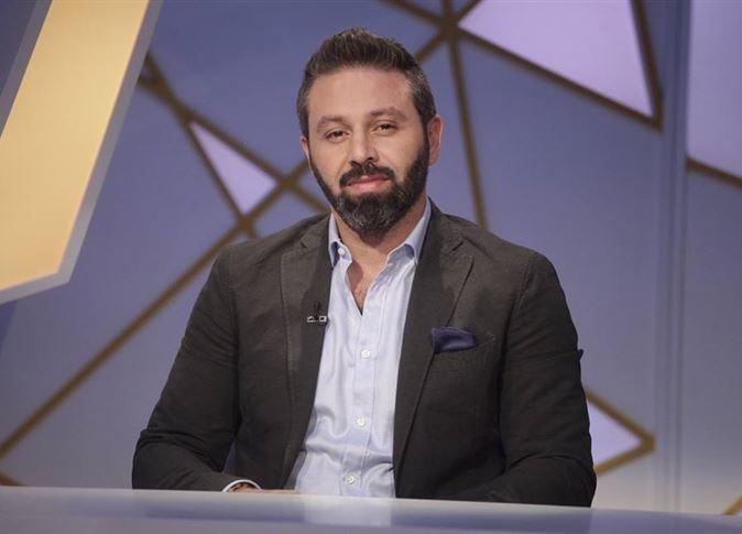 حازم إمام يعلق على إزالة اسمه من أسوار نادي الزمالك