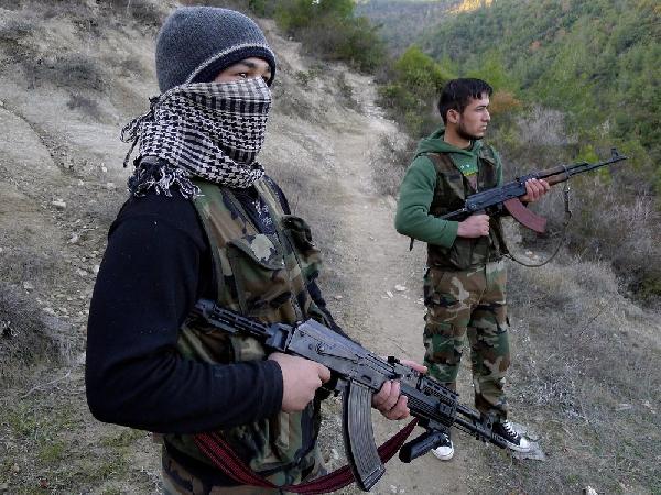 الاتحاد الأوروبي: مئات الأوروبيين يقاتلون مع الجيش السوري الحر