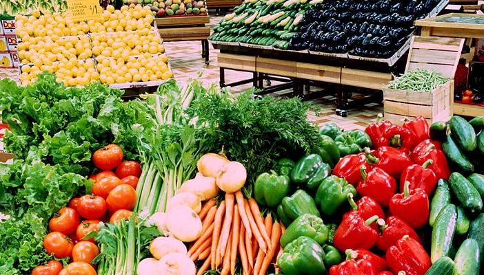 ارتفاع أسعار الخضراوات والفاكهة واستقرار الأسماك.. بسوق العبور