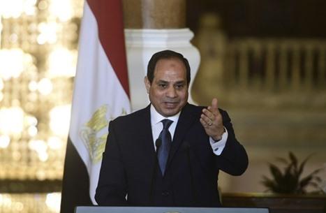 السيسي: أنا شغلت الجيش تحت رجليكم ويقوم بدور يوازي الدولة