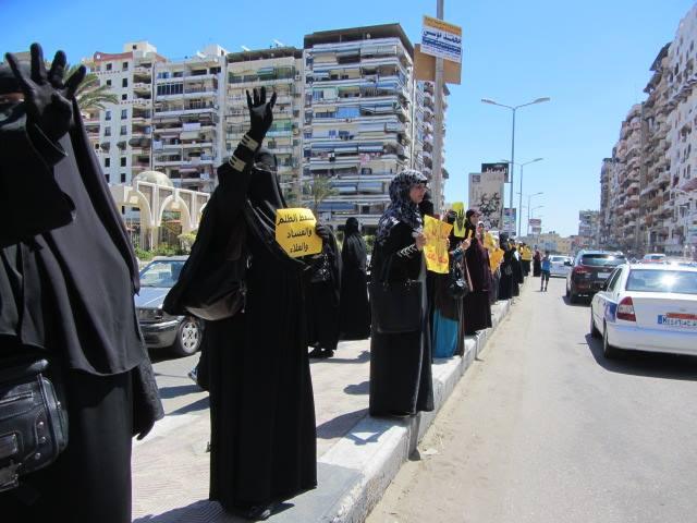 سلسلة لـ”نساء ضد الانقلاب” ببورسعيد للإفراج عن المعتقلين