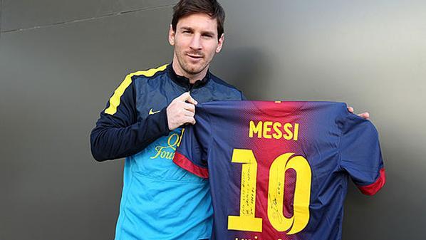 ميسي يطالب برشلونة بـ 23 مليون يورو سنويًا للتجديد للنادي