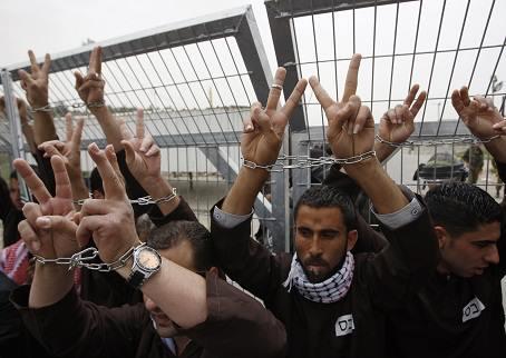 تضامنا مع الأسرى: فلسطين تشهد تصعيدا كبيرا بالضفة وغزة