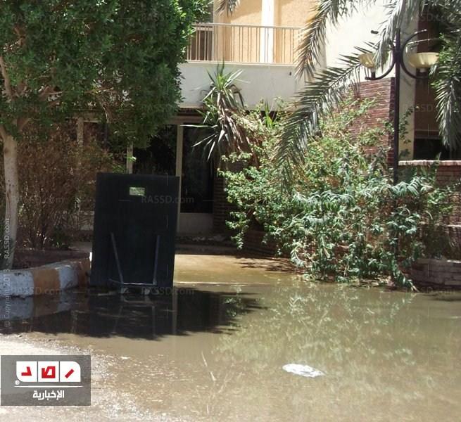 بالصور.. حي بمدينة الخارجة يغرق في مياه الصرف الصحي