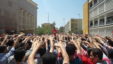 تظاهرة بجامعة المنصورة تحت شعار “مفيش رجوع”