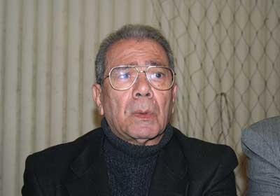 نبيل زكي يطالب بإقالة الحكومة بما فيها وزير التموين