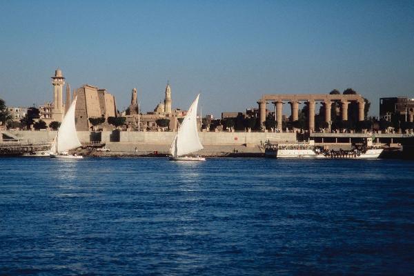 حكومة الانقلاب تقرر زيادة تعريفة المياه لمن يتخطى 20 مترا مكعبا