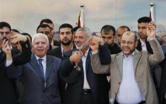 “يديعوت أحرونوت”: توقيع عقوبات على الفلسطينيين بسبب المصالحة