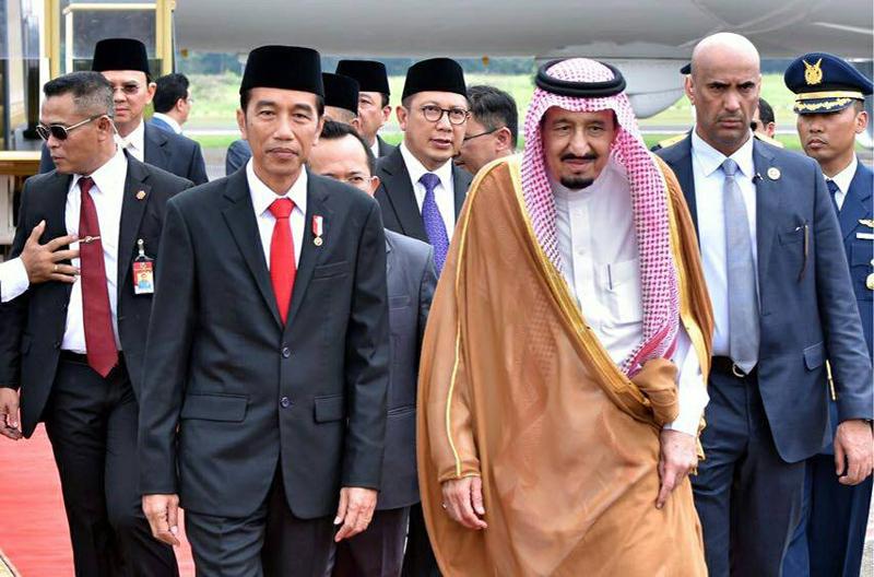 بفضل سلمان.. السعودية حوّلت أكبر دولة  إسلامية “معتدلة” إلى “السلفية”