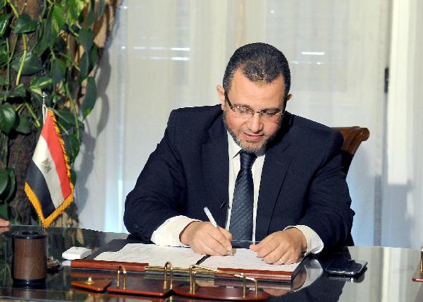 قنديل يوجه وزير الداخلية للتحقيق في تسمم طلبة الأزهر