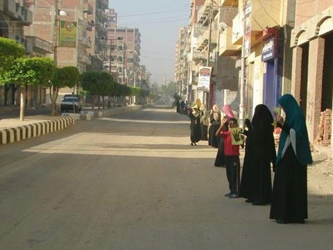 سلسلة نسائية لدعم “انتفاضة السجون” بالبحيرة