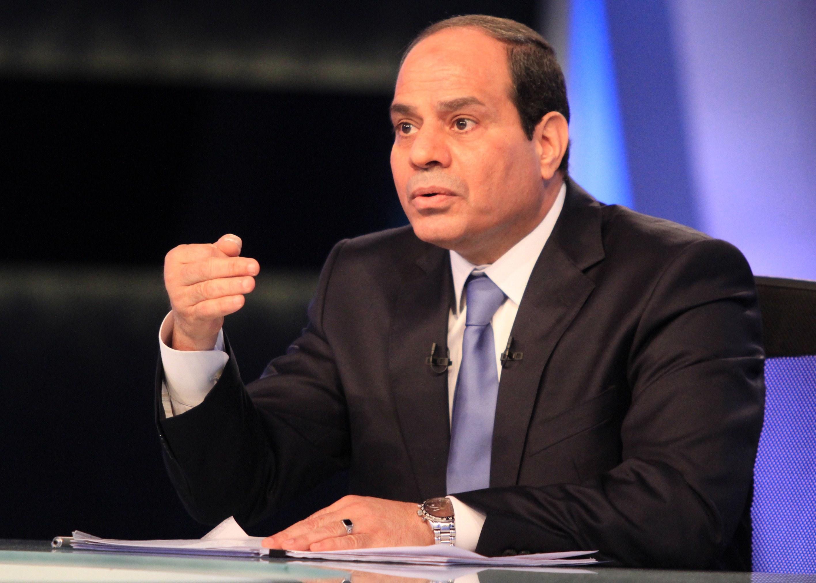 بالفيديو.. السيسي: أتمنى أن يتبرع كل موظف بـ”جنيه” من راتبه الشهري