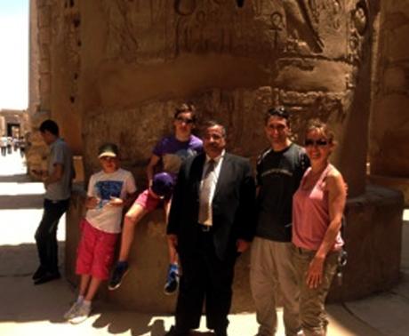 سائحو ن فرنسيون يشيدون بحفاوة رئيس مجلس الشورى بالأقصر