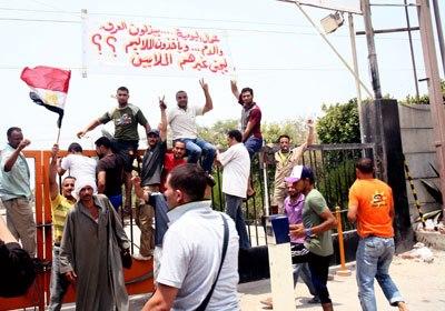 العمال يعرضون مطالبهم “غدا” في ميدان الشهداء بحلوان