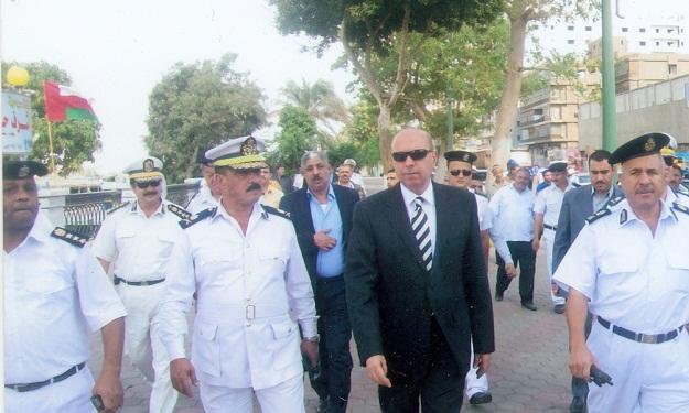 الشرطة تنجح في فتح الطريق بحلوان