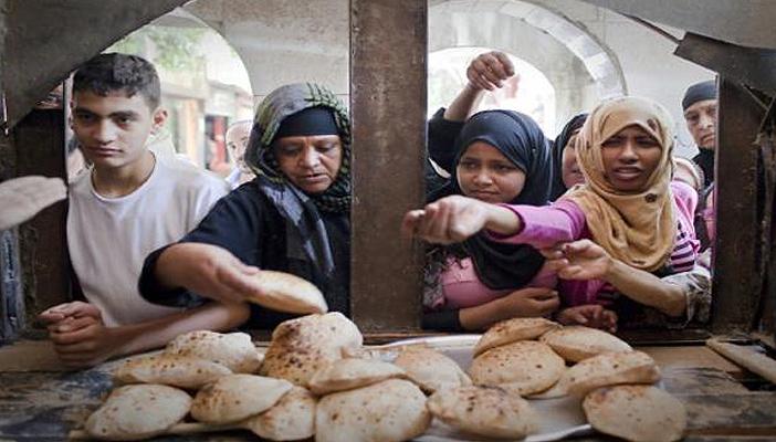 بطاقات الخبز تجدد أزمة “الرغيف” في أسوان