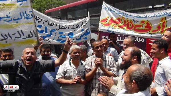 إضراب عاملين الخدمة بجراج إمبابة لزيادة رواتبهم