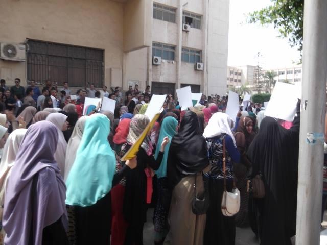 “البلطجية” يعتدون علي مسيرة في “علوم بورسعيد”