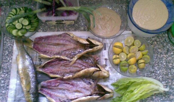 التموين تحارب ارتفاع الاسعار بعربات محملة بالفسيخ والرنجة