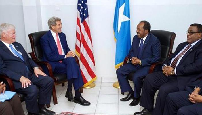 بعد يوم من زيارة كيري المفاجِئة.. مقتل مسؤول صومالي بارز