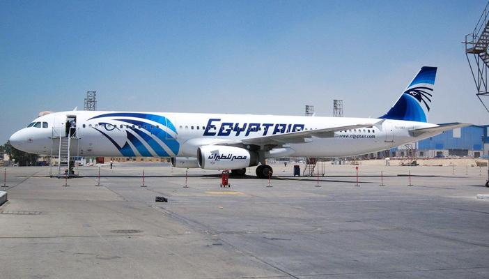أزمة مصر للطيران تشتعل باستقالة رئيس رابطة الطيارين على الهواء
