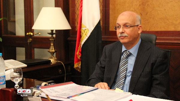 “بالزغاريد” يستقبل العاملين وزير الصحة محمد مصطفي حامد