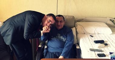 مؤسس “آسف يا ريس” ينفي خبر وفاة مبارك داخل مستشفى المعادي العسكري
