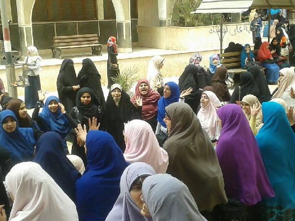 وقفة لطالبات كلية الدراسات الإسلامية بالمنصورة