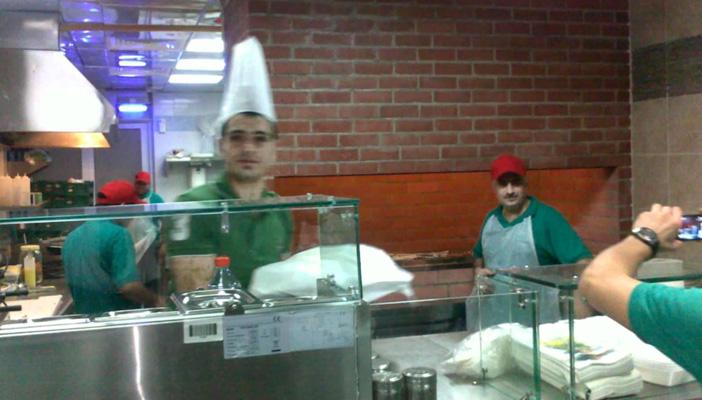 غلق مطعم “أبو رامي” بمدينة نصر بعد ضبط نصف طن لحومًا وأغذية فاسدة