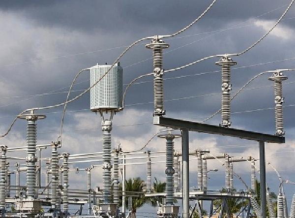 طوارئ بمحطة جمصة بعد إعصار تسبب في سقوط4 أبراج