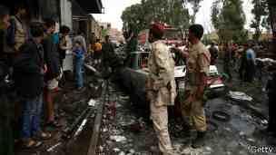 11 قتيلا و15 مصابا في هجوم انتحاري على مقرالعسكرية باليمن