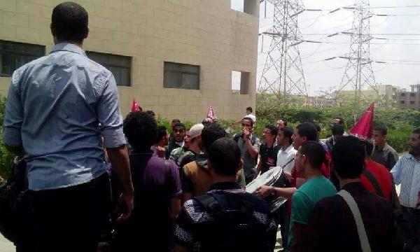 وقفة احتجاجية داخل معهد الأهرامات العالي للهندسة بأكتوبر