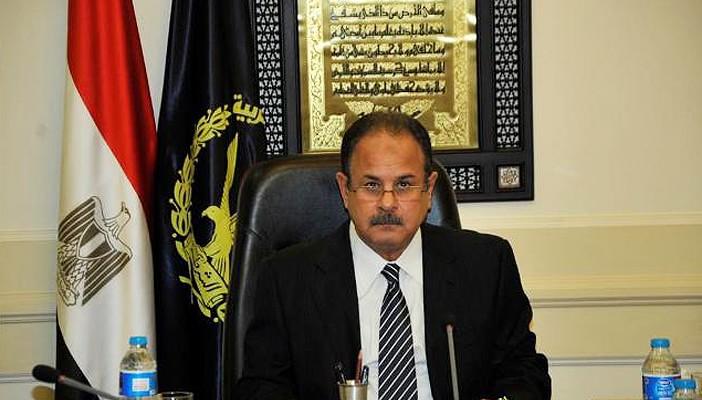 وزير الداخلية يكرم ضباط أسوان الذين سحلوا المهندس “أسامة”