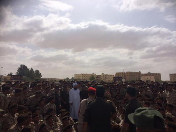 ردود أفعال غاضبة بسبب صورة الجفري مع ضباط الجيش