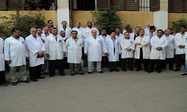 قلة عدد الأطباء .. مشكلة تهدد حياة مواطني الوادي الجديد