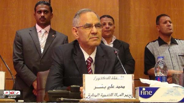 بشر : وزير التنمية المحلية ليس مسئولاً عن حركة المحافظين