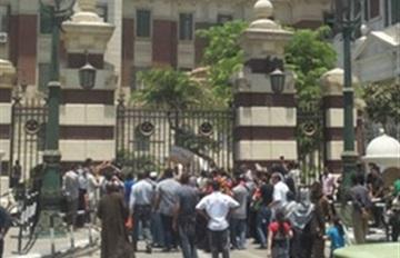 وقفة لأهالي عزبة النخل للمطالبة بمساكن بديلة