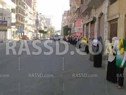 سلسلة بشرية لنساء ضد الانقلاب بـ”أبو حمص” بالبحيرة