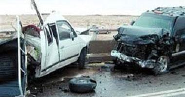 شلل مرورى بعد اصطدام حاملة دبابات بسيارة بطريق القاهرة السويس