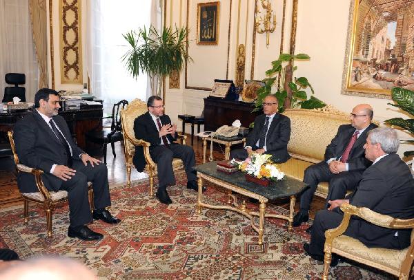 قنديل يبحث و نظيره الليبي أوجه التعاون المُشترك بين البلدين