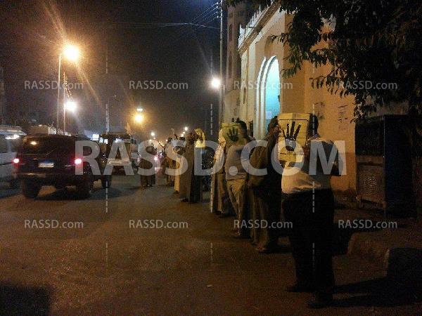 سلسلة بشرية لرفض الانقلاب بكوم أمبو