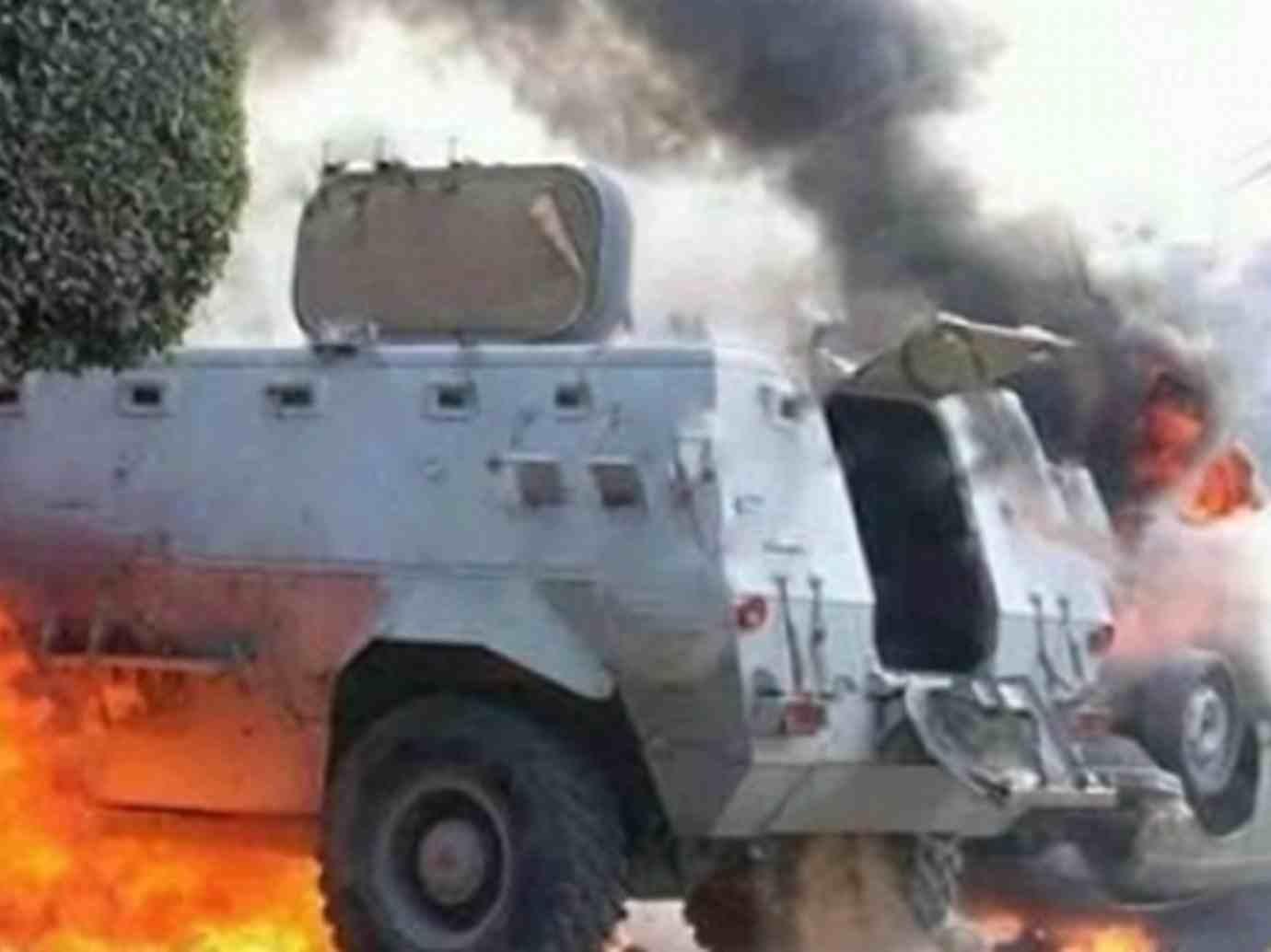 بالأسماء.. مقتل مجند وإصابة 4 آخرين في تفجير آلية للشرطة بسيناء