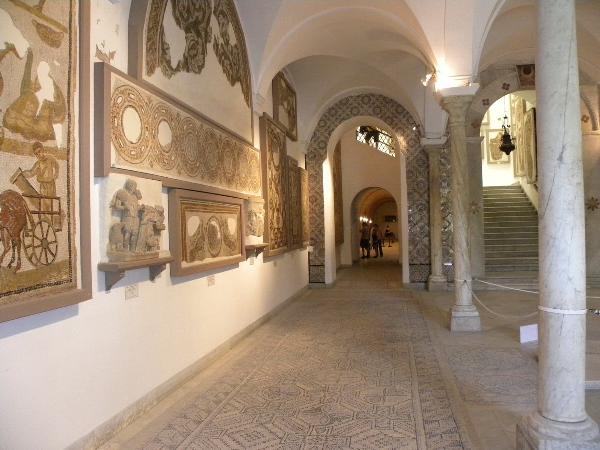 سرقة 200 قطعة ذهبية من متحف “باردو” بتونس