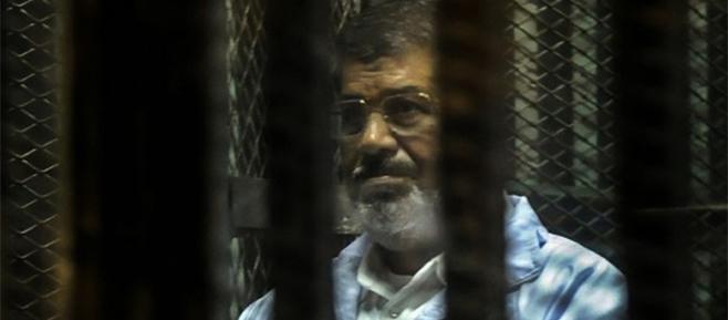 وصول الرئيس مرسي لمقر المحاكمة بقضية “التخابر الكبرى”